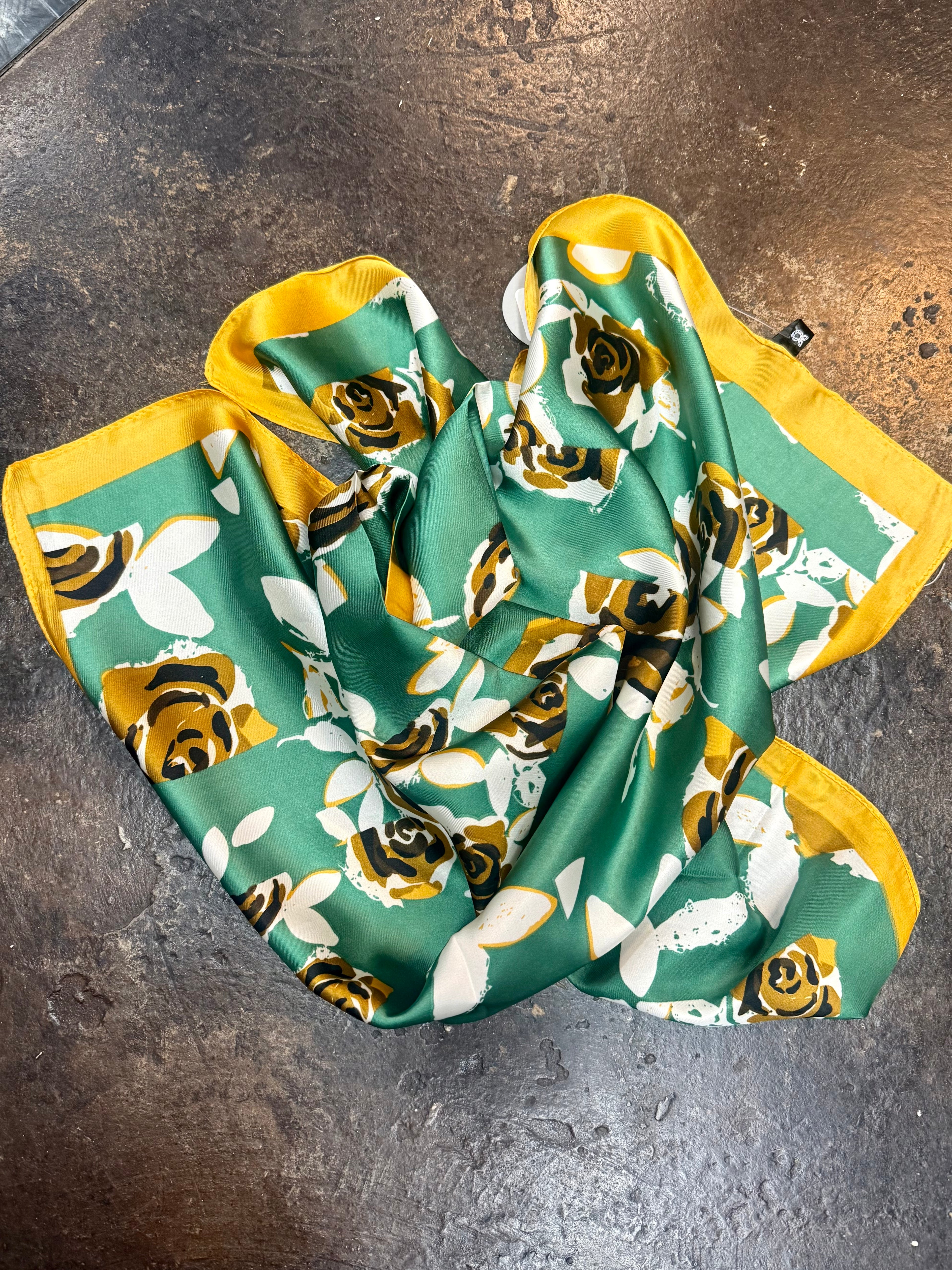 A802 scarf-vir