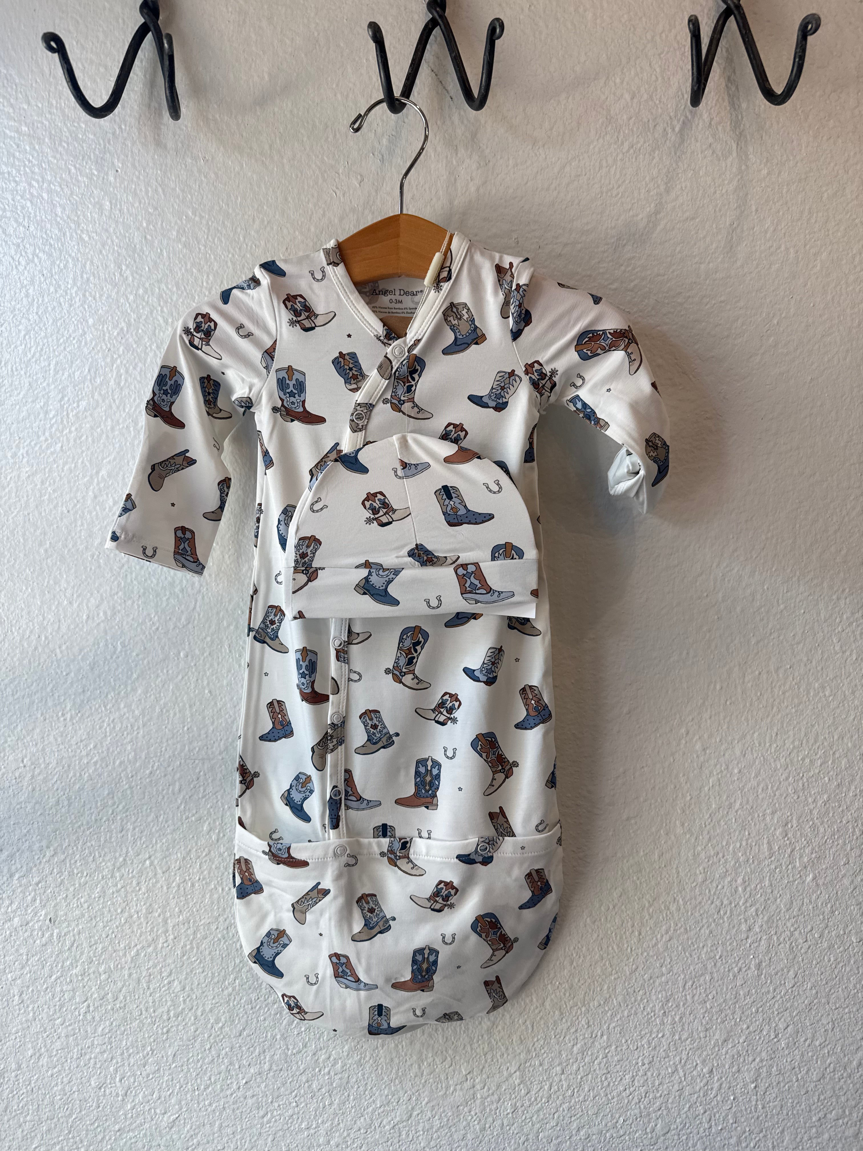 I910 Buckaroo Boots Gown & Hat/AD
