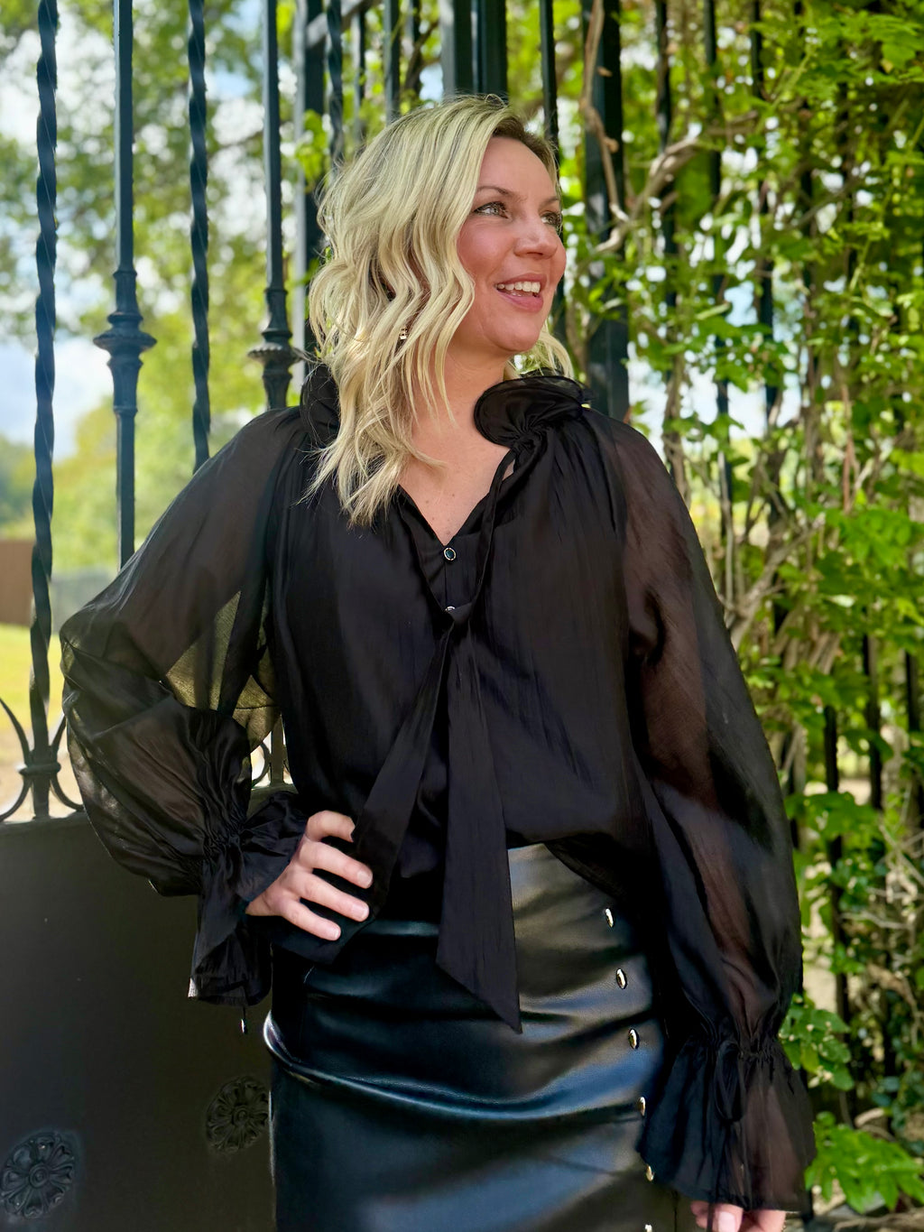 W1014 Flutter neck top/Ci