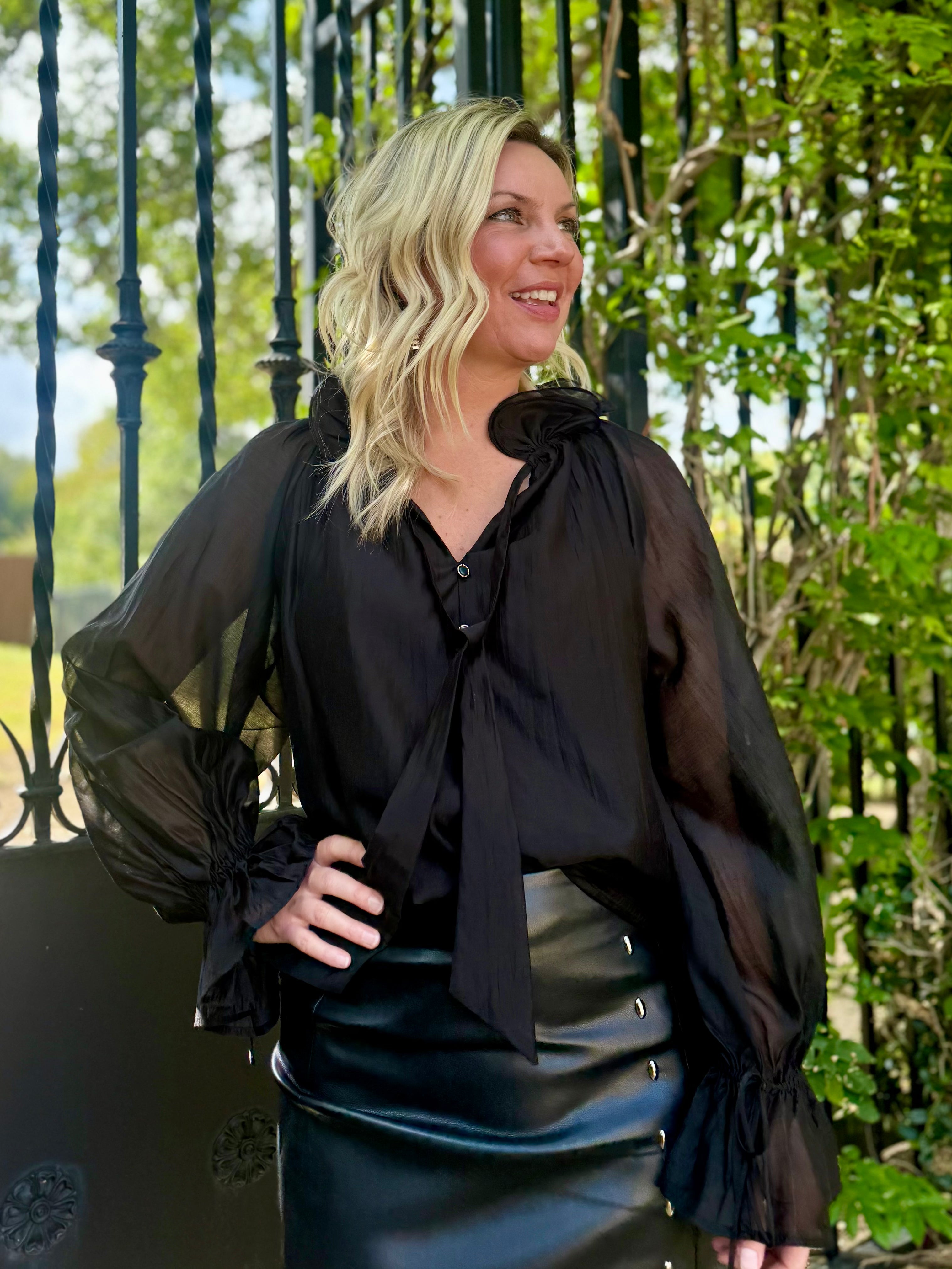 W1014 Flutter neck top/Ci